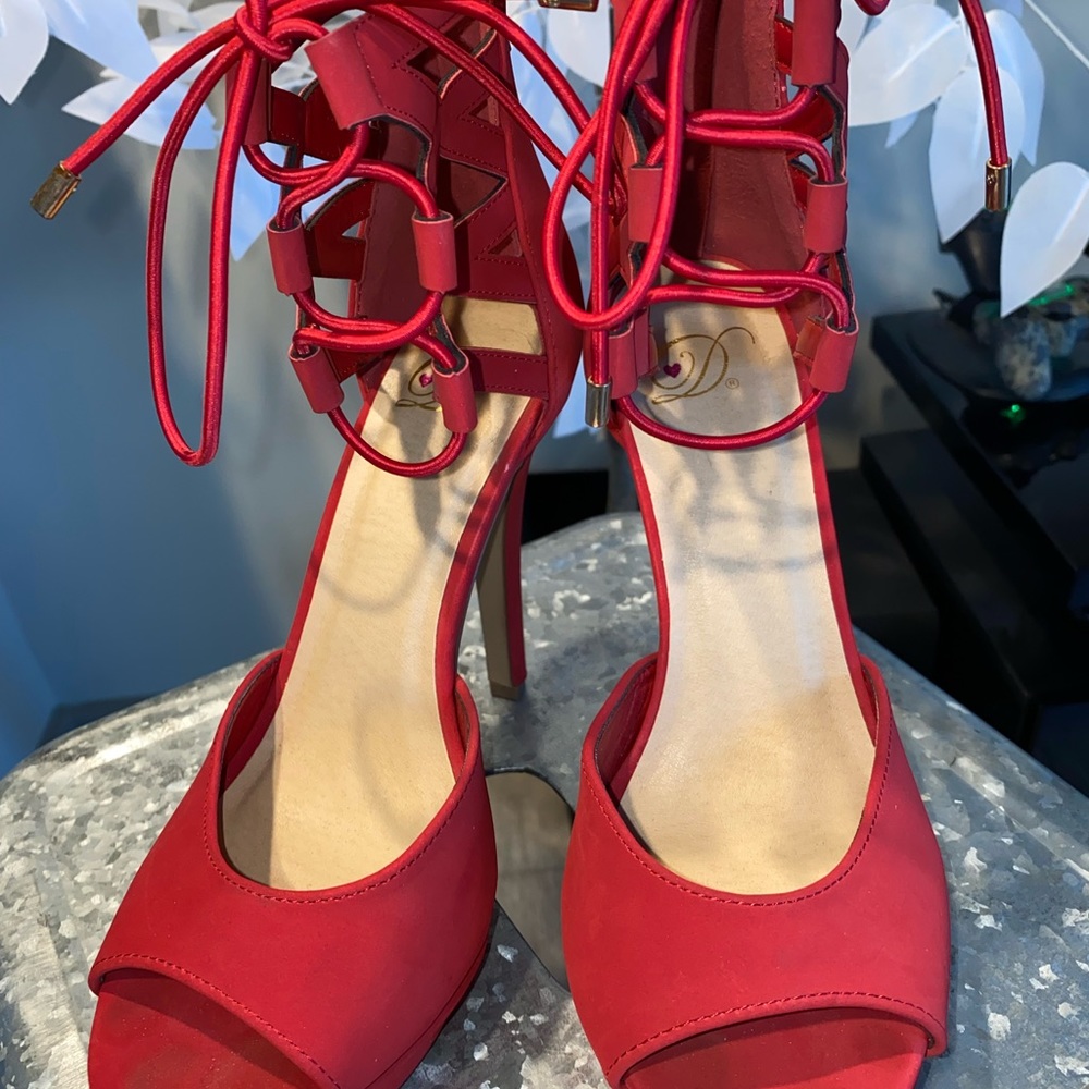 Red Heels - Picture 6 of 6